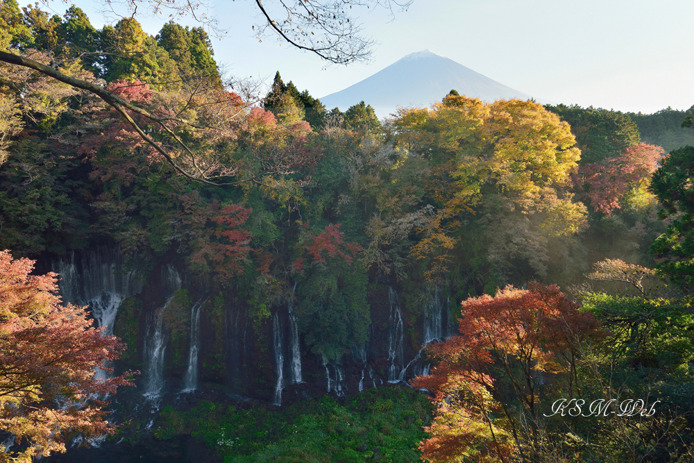 白糸の滝の紅葉と富士山