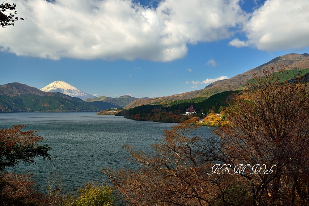芦ノ湖の紅葉と富士山