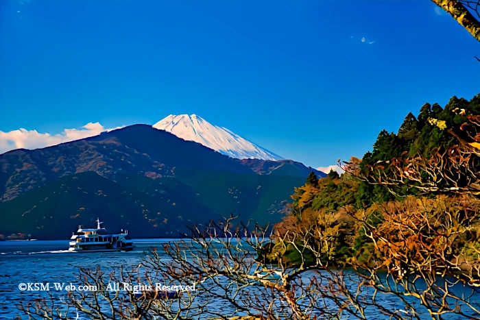 箱根芦ノ湖と芦ノ湖遊覧船、後ろに富士山