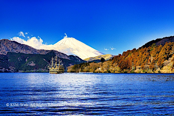 箱根芦ノ湖と富士山と海賊船