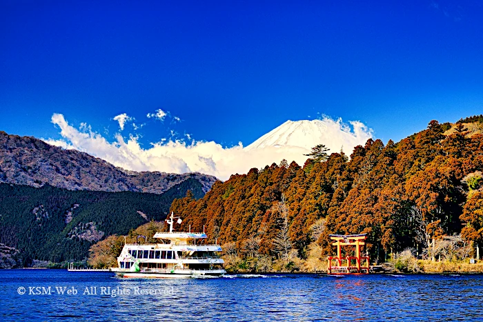 箱根芦ノ湖と富士山と芦ノ湖遊覧船