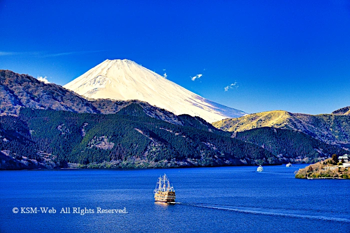 箱根芦ノ湖と富士山と海賊船