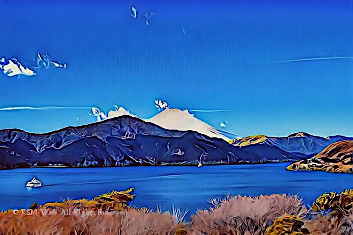 箱箱根芦ノ湖と富士山と芦ノ湖遊覧船