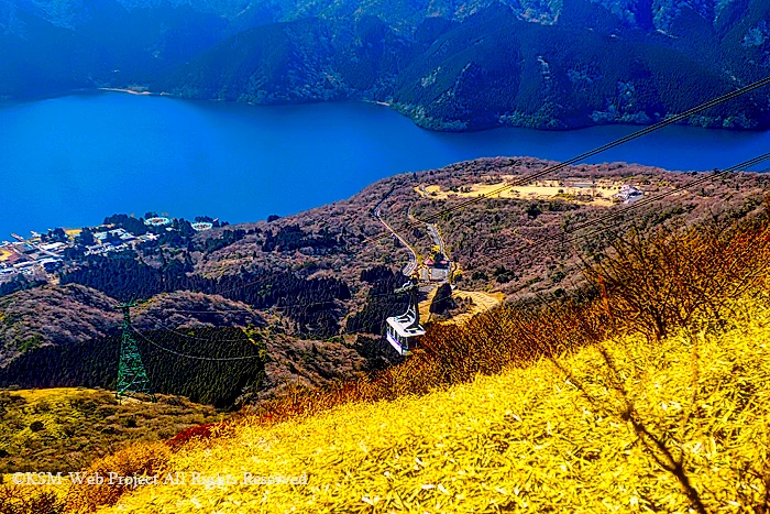 箱根芦ノ湖と駒ヶ岳ロープウェイと山頂駅