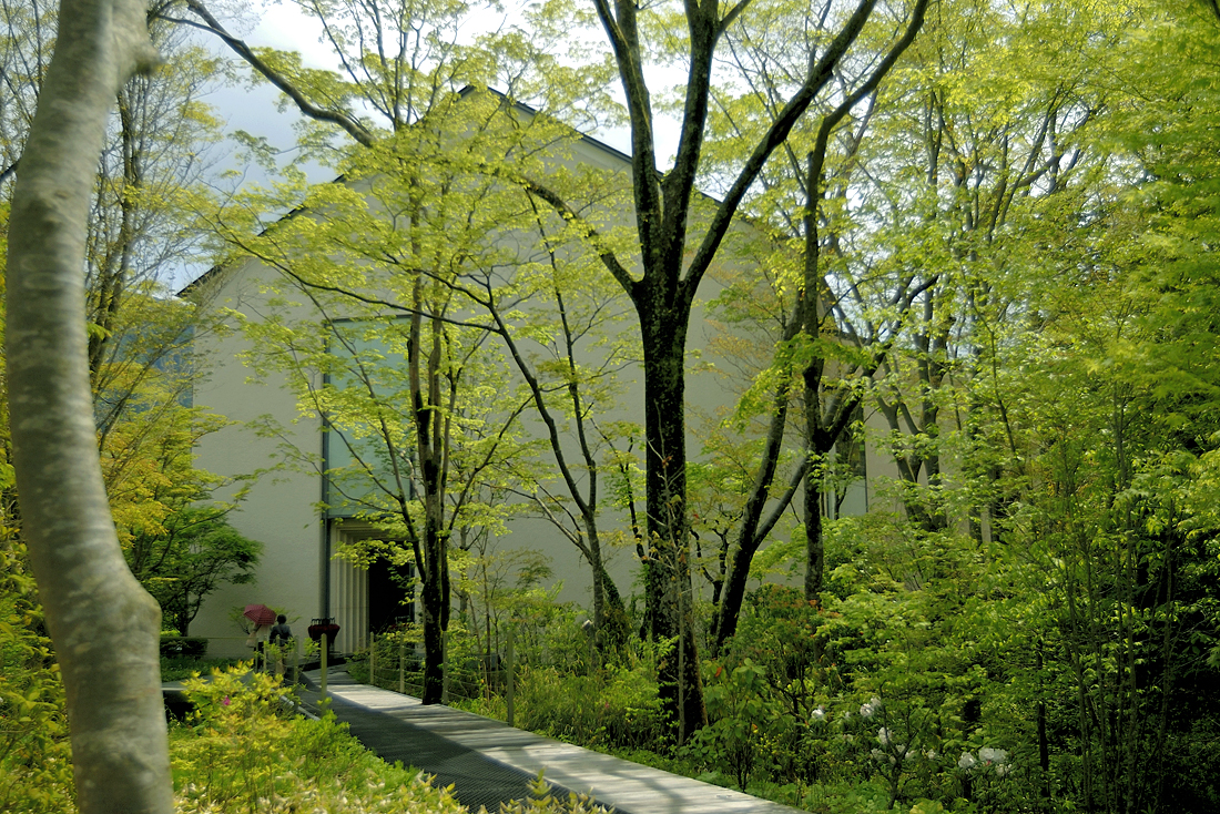 新緑のラリック美術館